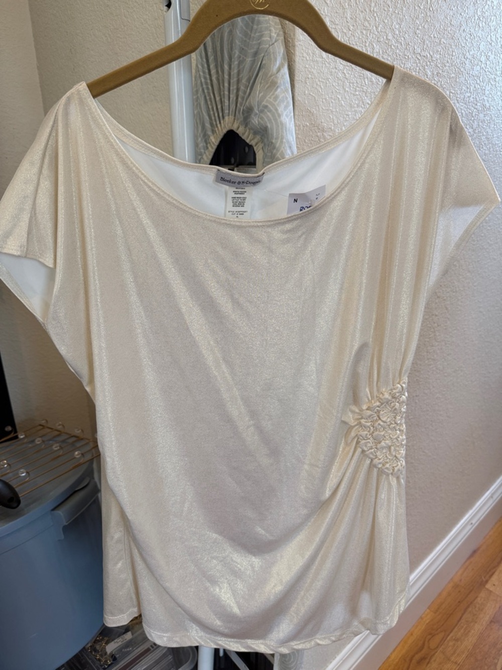Ivory top with side ruching detail